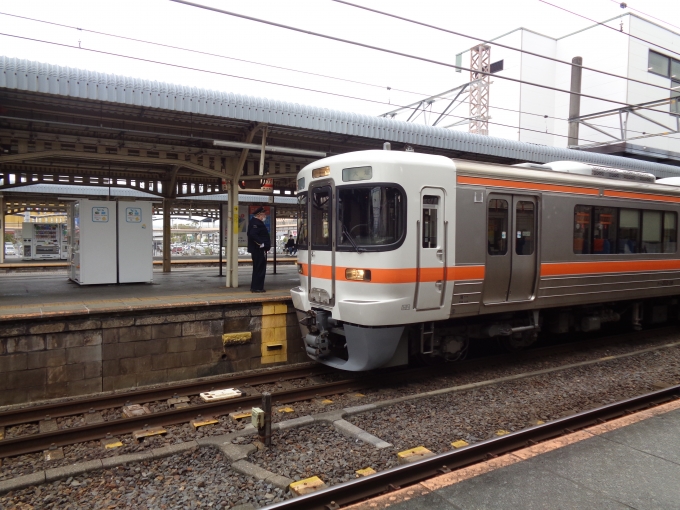 鉄道乗車記録の写真:乗車した列車(外観)(1)        「大津に行ったときの最初に乗った電車です。ここから乗り換えをして米原まで行き、そこからさらに乗り換えて大津に行きました。」
