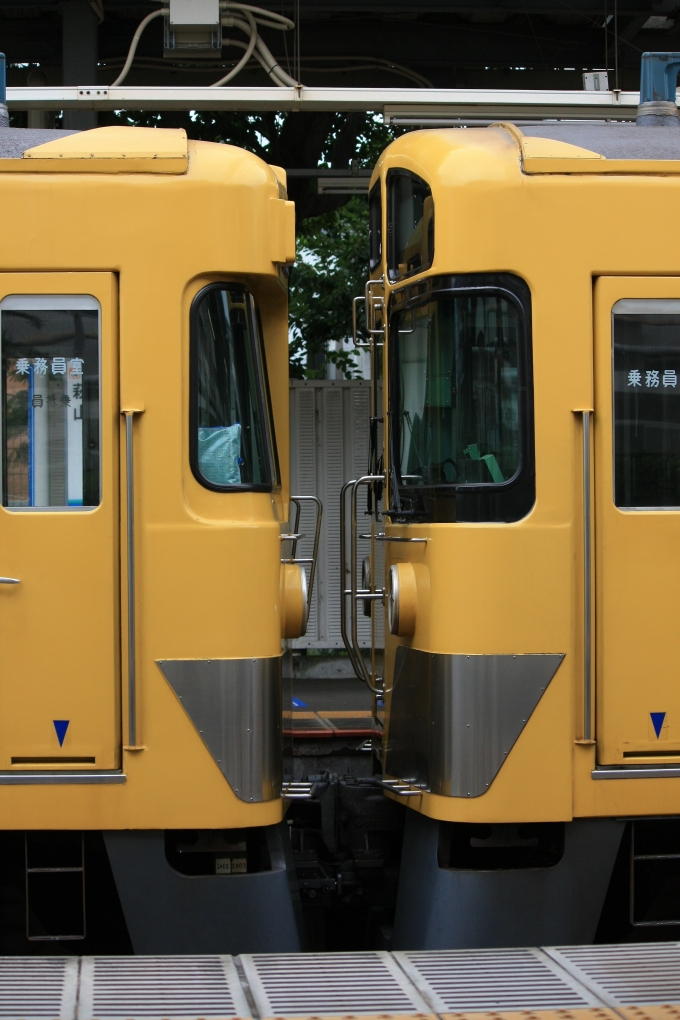 鉄道乗車記録の写真:列車・車両の様子(未乗車)(3)        「旧2000系と新2000系、同じ形式でも、こう見るとだいぶ違いますね。」