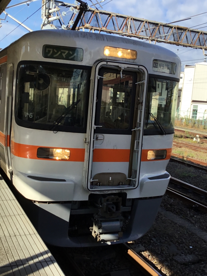 鉄道乗車記録の写真:乗車した列車(外観)(1)          「はぁ〜可愛いオレンジ君」