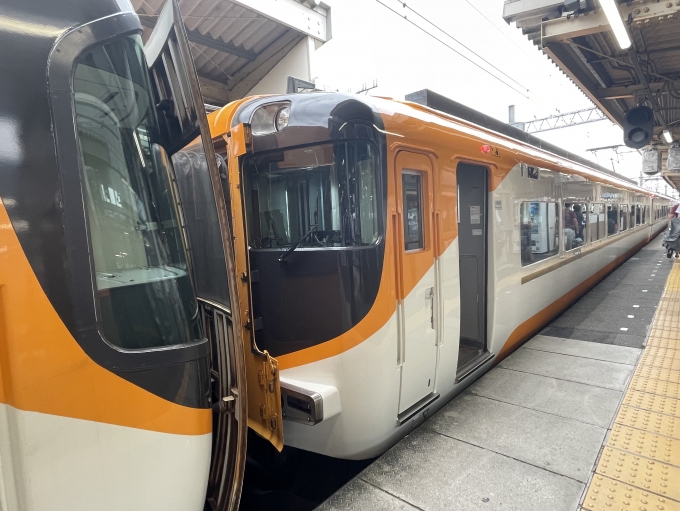 鉄道乗車記録の写真:乗車した列車(外観)(2)     「伊勢中川に到着した12414F様でございます。これから賢島まで走り、再度大阪難波まで向かいます。」