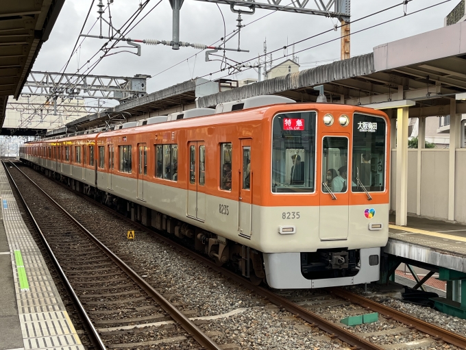 鉄道乗車記録の写真:列車・車両の様子(未乗車)(1)          「魚崎で乗り換え。隣りは特急が停車。」