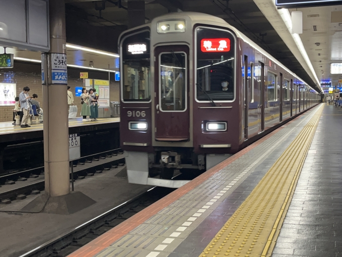 鉄道乗車記録の写真:列車・車両の様子(未乗車)(9)        「これは阪急電車。」