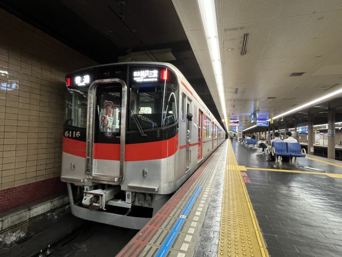 鉄道乗車記録の写真:列車・車両の様子(未乗車)(15)        「阪急三宮行き。
昔は六甲駅迄乗り入れしてたのに。」