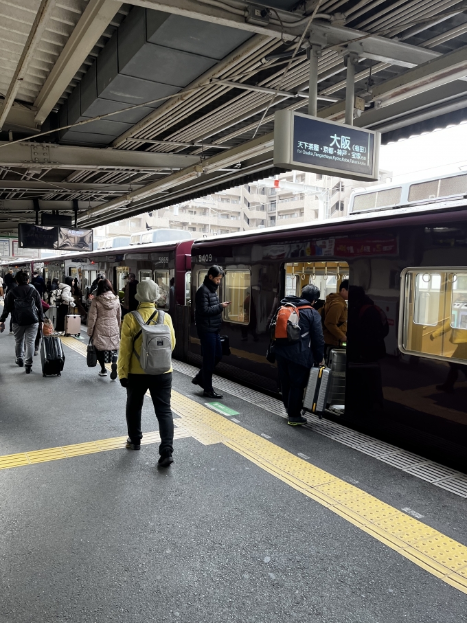 鉄道乗車記録の写真:乗車した列車(外観)(1)        「いざ阪神尼崎駅へ！
しかし、夜勤明けで眠い。テンションイマイチ。」