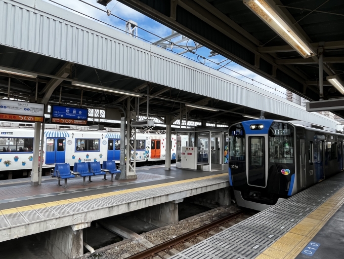 鉄道乗車記録の写真:駅舎・駅施設、様子(5)        「尼崎駅に到着。撮影会場へ。」