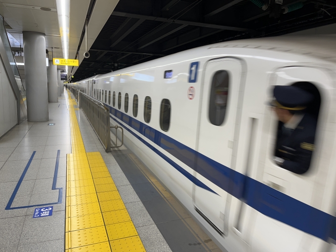 鉄道乗車記録の写真:乗車した列車(外観)(16)        「のぞみは東京駅へラストスパートです」