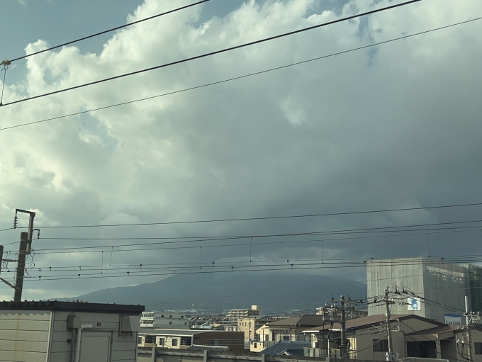 鉄道乗車記録の写真:車窓・風景(13)        「富士山にドス黒い雲が覆い被さっている。」
