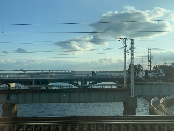 鉄道乗車記録の写真:車窓・風景(16)        「浜名湖大橋を遠くに」
