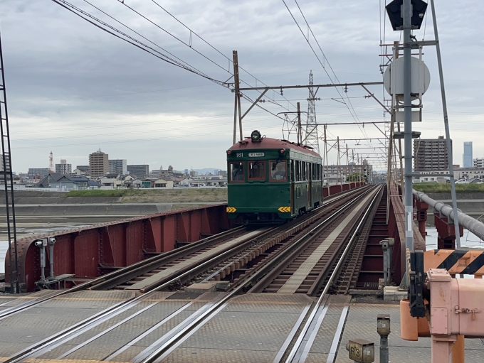鉄道乗車記録の写真:列車・車両の様子(未乗車)(11)        「曇天だから、濃緑色はより暗く見えて・・・」