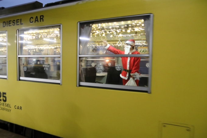 鉄道乗車記録の写真:乗車した列車(外観)(3)        「サンタさん！！」