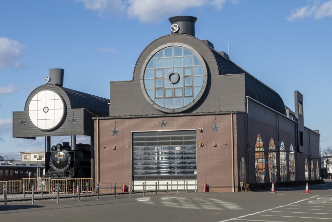 鉄道乗車記録の写真:駅舎・駅施設、様子(1)        「ＳＬを模した駅舎」