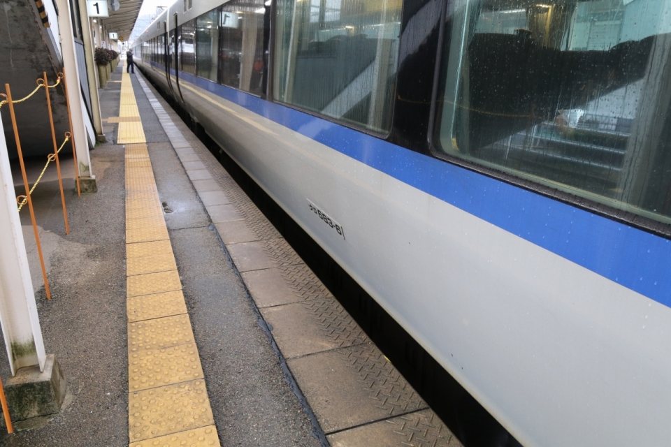 鉄道乗車記録「和倉温泉駅から津幡駅」乗車した列車(外観)の写真(2) by hackberry 撮影日時:2022年12月30日