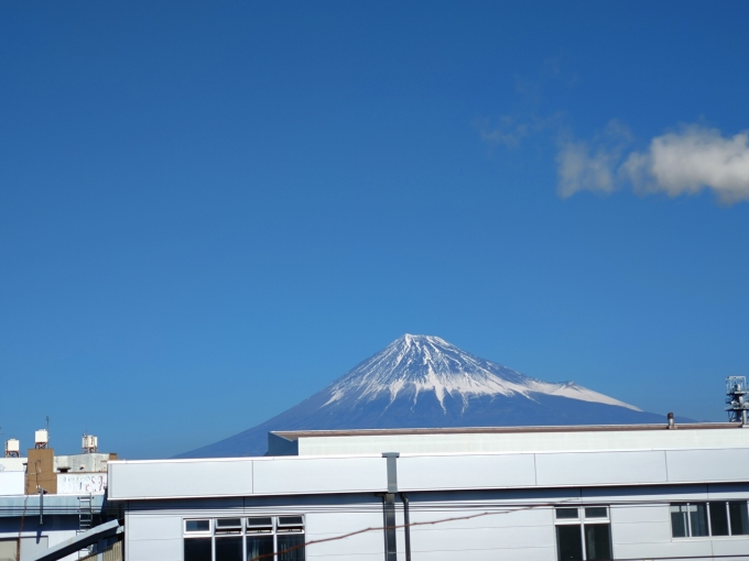 鉄道乗車記録の写真:駅舎・駅施設、様子(1)        「富士駅からみた富士山」