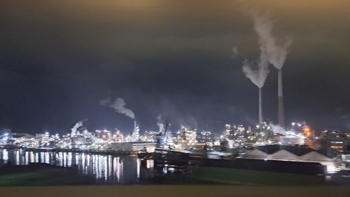 鉄道乗車記録の写真:車窓・風景(1)     「徳山の工業地帯」