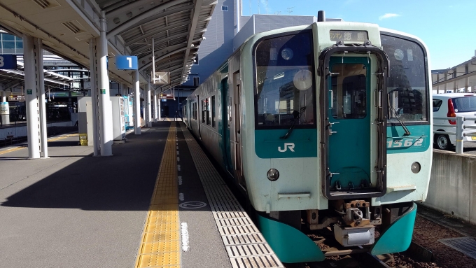 鉄道乗車記録の写真:乗車した列車(外観)(1)          「高松駅 JR高徳線徳島行」