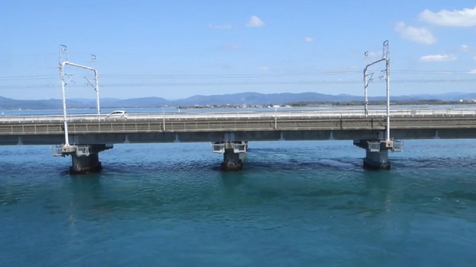 鉄道乗車記録の写真:車窓・風景(2)     「浜名湖（河口付近）に架かる橋梁を渡る」