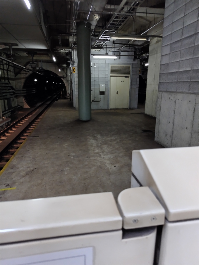 鉄道乗車記録の写真:駅舎・駅施設、様子(2)        「緑橋駅
ホーム端部」
