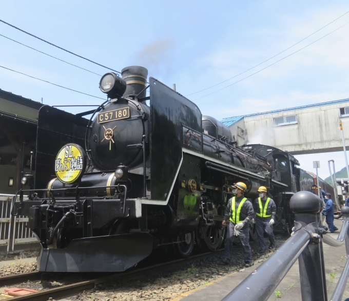 鉄道乗車記録の写真:乗車した列車(外観)(2)        「この津川駅ではSLの点検作業が行われます！！」