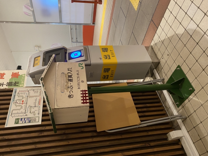 鉄道乗車記録の写真:駅舎・駅施設、様子(1)        「新幹線が停車する駅ですが弥彦線は無人駅扱いのようです。」