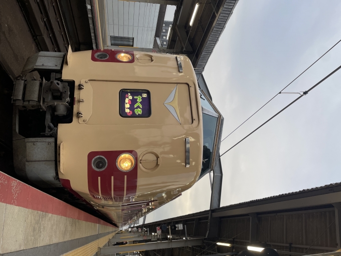 鉄道乗車記録の写真:乗車した列車(外観)(1)          「国鉄色　JNRのマークあり」