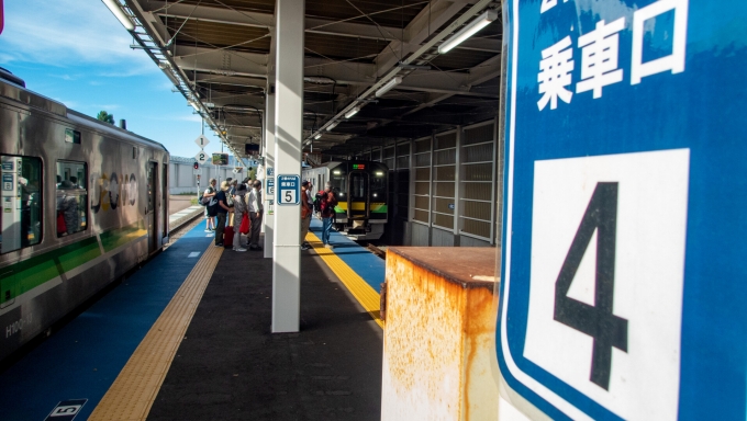 鉄道乗車記録の写真:乗車した列車(外観)(1)          「乗り換えて小樽駅へ。」