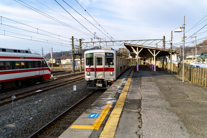 鉄道乗車記録の写真:乗車した列車(外観)(1)        「東武小泉線に乗るために
再び館林駅へ。
クハ12200
10000系10000型
11203F編成」