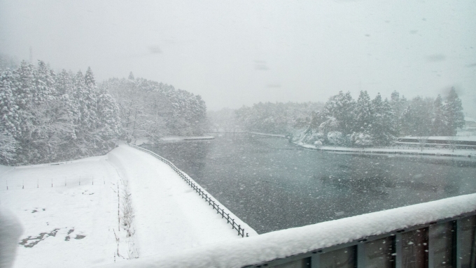 鉄道乗車記録の写真:車窓・風景(2)        「名古屋辺りから
雪国状態。」