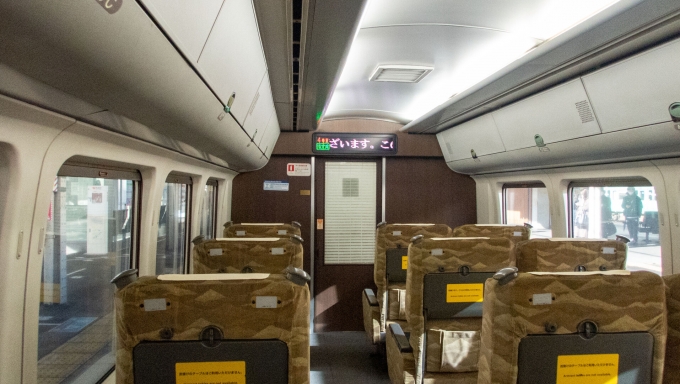 鉄道乗車記録の写真:車内設備、様子(4)     「特急列車は、グリーン車に乗って
ゆったりと鉄旅をするのが
私のモットーです。」
