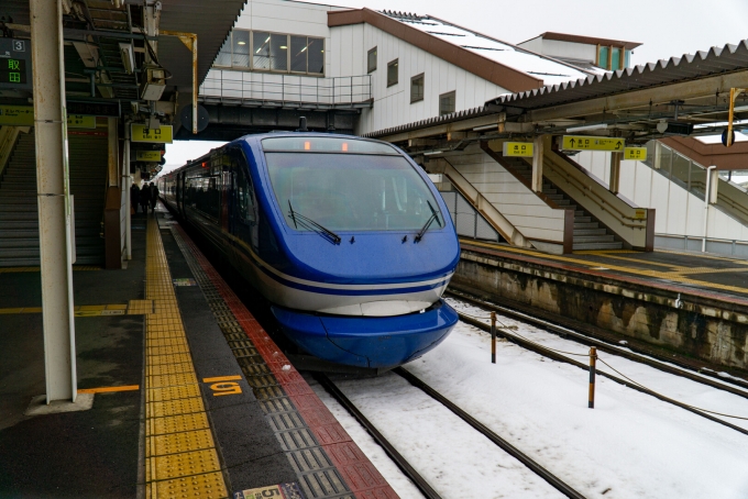 鉄道乗車記録の写真:乗車した列車(外観)(9)        「定刻通り倉吉に到着。」