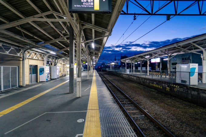 鉄道乗車記録の写真:駅舎・駅施設、様子(2)        「日曜の朝早い時間は
誰も居なくて静かで
ローカル線の駅の良い雰囲気。」