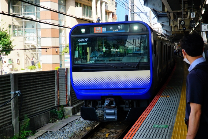 鉄道乗車記録の写真:乗車した列車(外観)(1)        「サロE234-1021
E235系 F21編成」