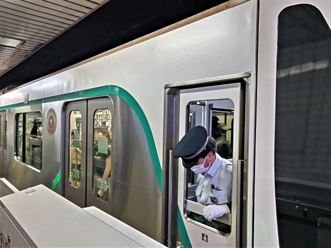 鉄道乗車記録の写真:乗車した列車(外観)(2)        「2123
東急2020系 2123F編成」