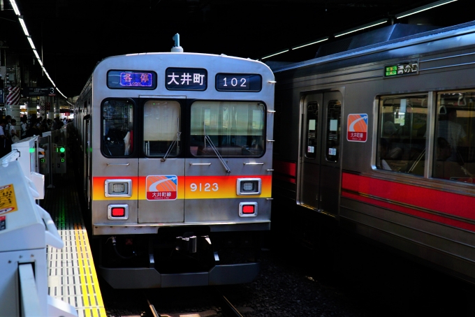 鉄道乗車記録の写真:乗車した列車(外観)(2)     「9123
東急9020系 9023F編成」
