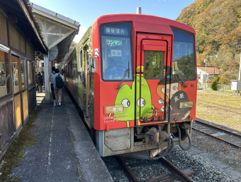 JR西日本 キハ120-327 (キハ120形) 車両ガイド | レイルラボ(RailLab)