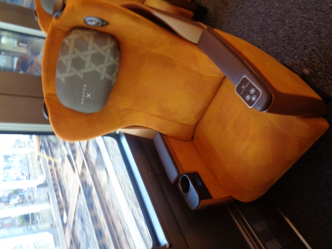 鉄道乗車記録の写真:車内設備、様子(3)     「プレミアムシートです。」