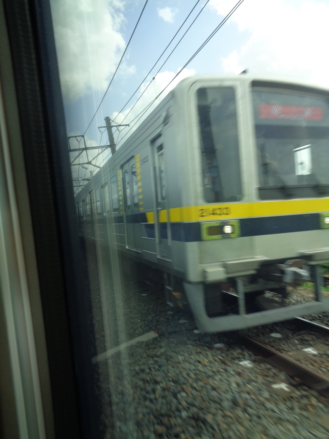 鉄道乗車記録の写真:列車・車両の様子(未乗車)(15)        「20400とすれ違う」