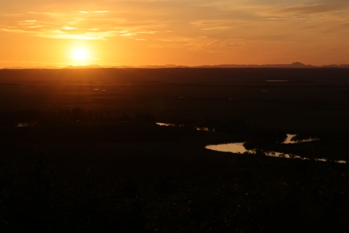 鉄道乗車記録の写真:旅の思い出(7)        「湿原に沈む夕陽
」