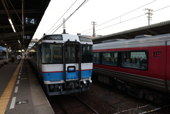 鉄道乗車記録の写真:乗車した列車(外観)(2)        「予讃線長浜経由宇和島行普通列車。」
