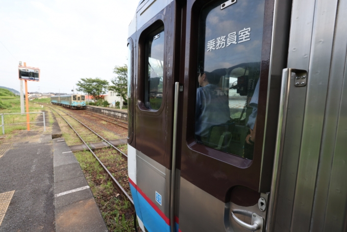 鉄道乗車記録の写真:駅舎・駅施設、様子(20)        「上り松山行が到着。」