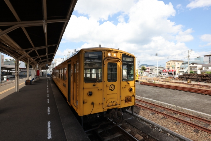 鉄道乗車記録の写真:乗車した列車(外観)(2)        「しまんトロッコ２号。黄色がかわいい。」