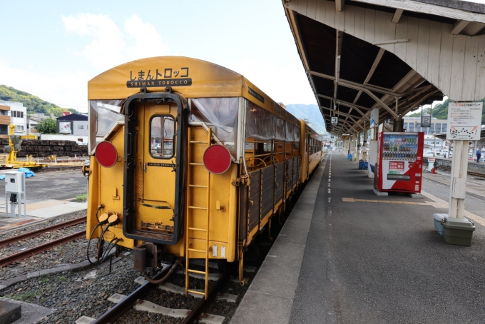 鉄道乗車記録の写真:乗車した列車(外観)(3)        「2両目には、トロッコ車両が連結。」