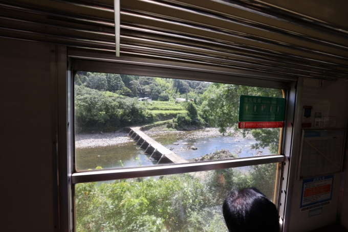鉄道乗車記録の写真:車窓・風景(8)        「四万十川名物？の沈下橋も車窓から望める。」
