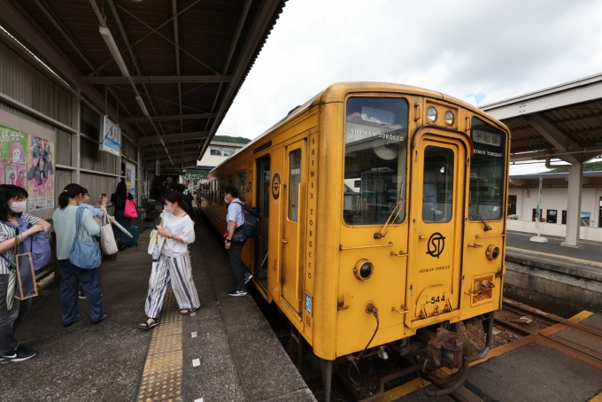 鉄道乗車記録の写真:乗車した列車(外観)(25)        「12時07分定刻に、窪川駅に到着。」