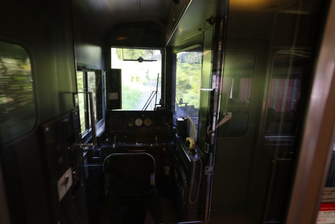 鉄道乗車記録の写真:車内設備、様子(6)        「普通列車が1時間かかる宇和島-八幡浜間を特急宇和海は30分ほどで駆け抜ける。」