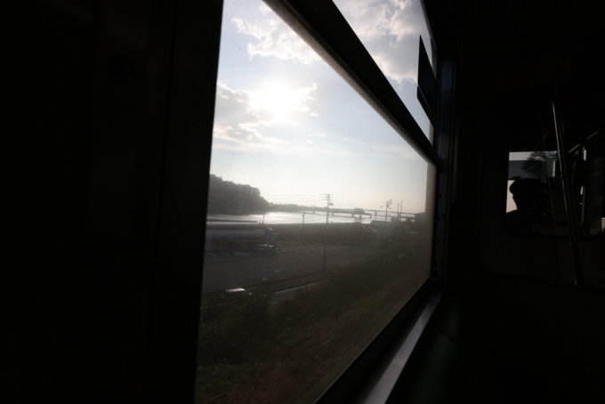 鉄道乗車記録の写真:車窓・風景(15)        「肱川に沿って河口の町長浜を目指す。」