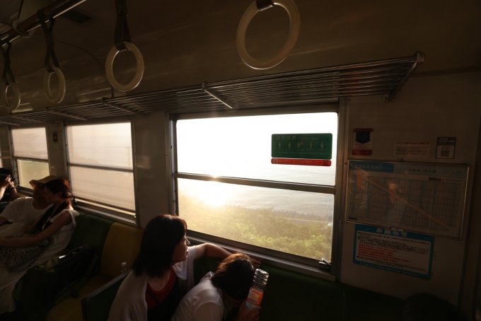 鉄道乗車記録の写真:車窓・風景(27)        「しかし、誰一人文句も言わず。夕景を楽しんでいた。」