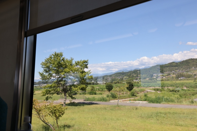 鉄道乗車記録の写真:車窓・風景(4)        「天竜川の向こうに南アルプスを眺めながら北上する。」
