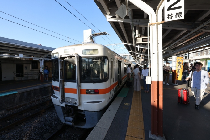 鉄道乗車記録の写真:乗車した列車(外観)(34)        「終着駅岡谷に到着。」
