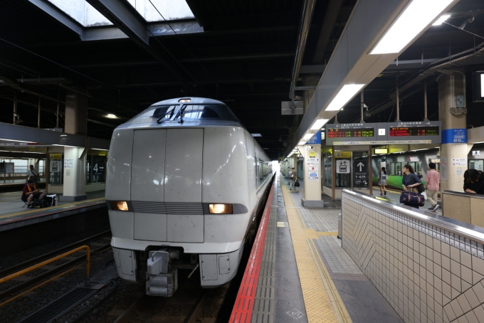 鉄道乗車記録の写真:列車・車両の様子(未乗車)(14)        「大阪行のサンダーバードが待っていた。これも、北陸新幹線の敦賀開業まで。」