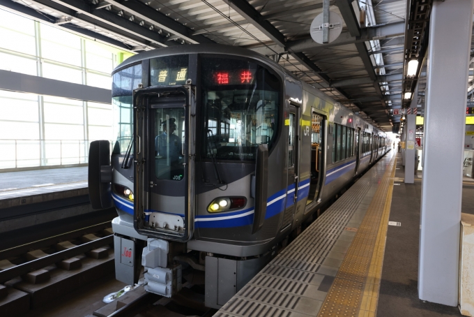鉄道乗車記録の写真:乗車した列車(外観)(11)        「小松駅では」